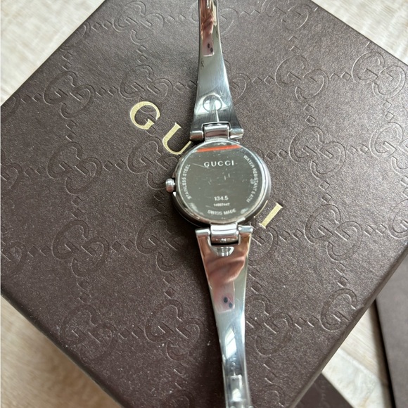 Gucci Guccissima with 3 diamonds and mother of pearl display watch - Picture 4 of 7